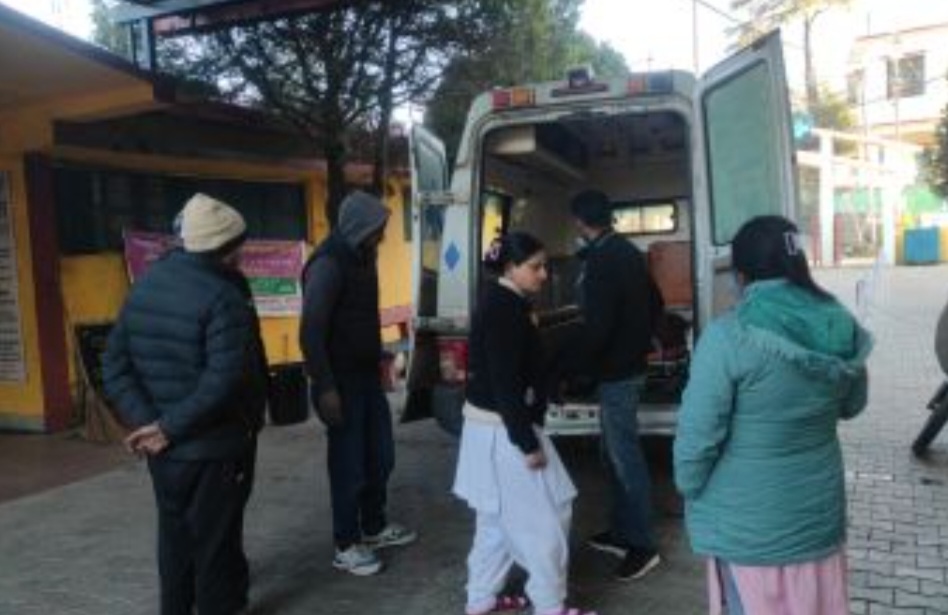 चंपावत में बड़ा सड़क हादसा: बारात लौटते वक्त बोलेरो 200 मीटर खाई में गिरी, 5 की मौत, 5 घायल