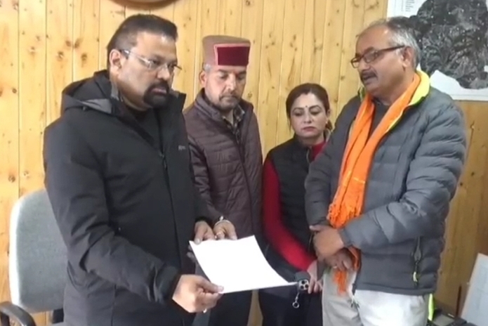 संजौली मस्जिद मामला: अवैध ऊपरी हिस्से को हटाने की मांग, हिंदू संगठनों ने निगम आयुक्त को सौंपा ज्ञापन