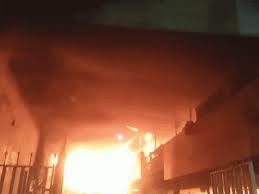 भोपाल टिंबर मार्केट में भीषण आग, तीन दुकानें जलकर खाक, 4 लोग घायल