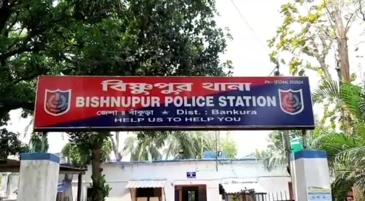 बिष्णुपुर में बर्बरता: लारी चालक ने कार चालक को 2 किमी तक घसीटा, गंभीर हालत में अस्पताल में भर्ती