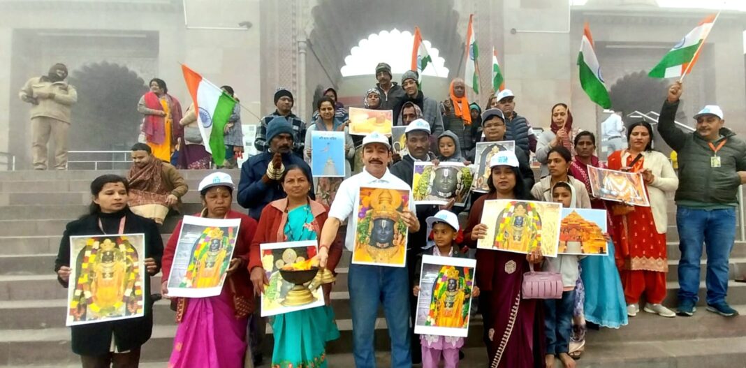 वाराणसी में प्रतिष्ठा द्वादशी पर गंगा तट पर पूजे गए प्रभु श्रीराम