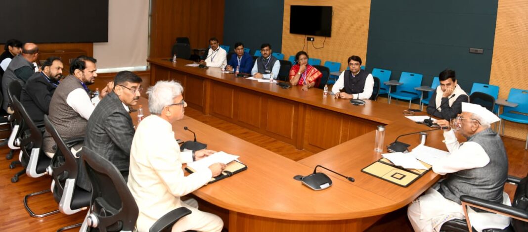 राज्यपाल ने जेएनवीयू में कहा—कक्षाओं में विद्यार्थियों की उपस्थिति अनिवार्य, नई शिक्षा नीति पर तेज़ी से काम करें