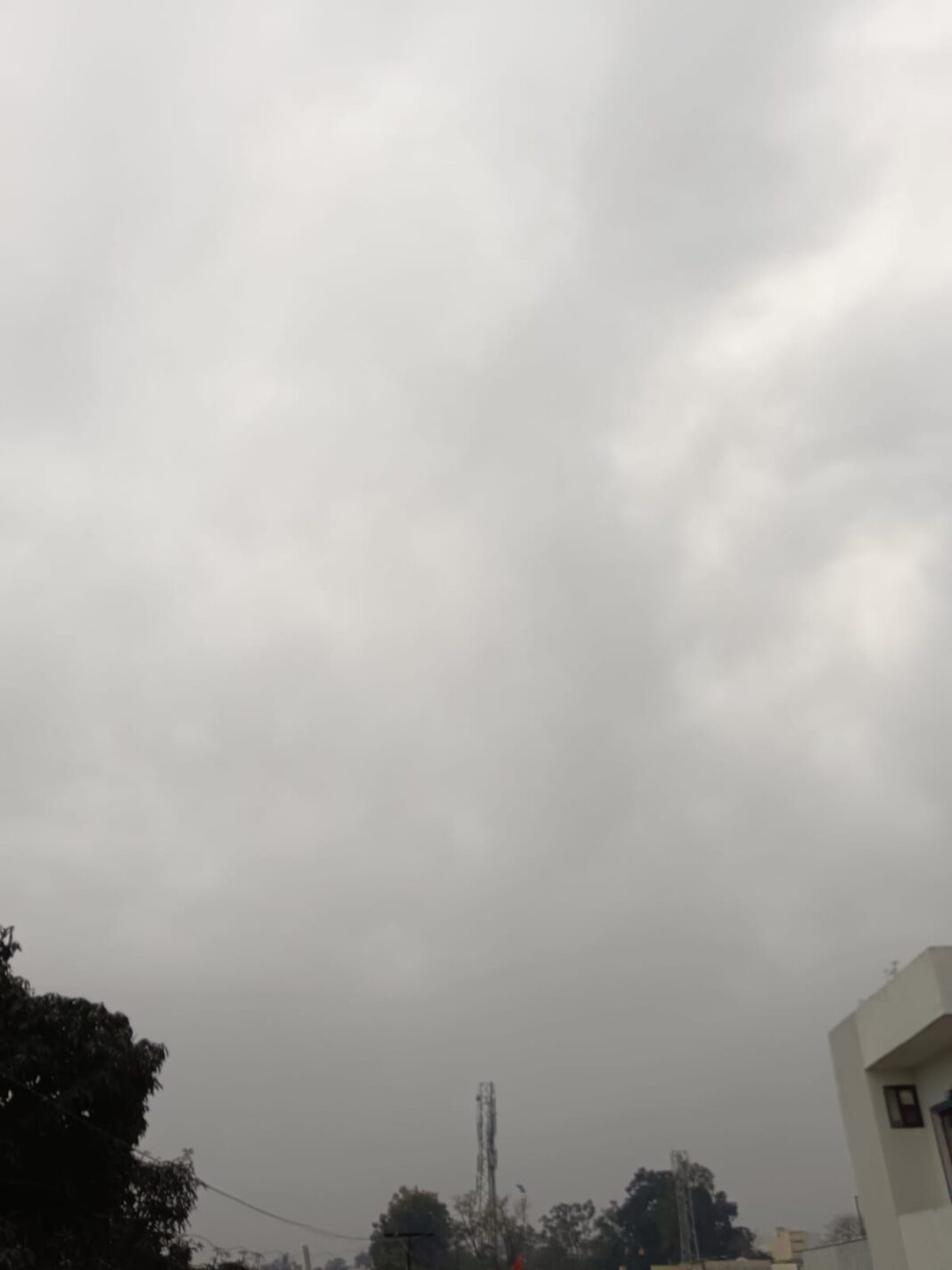 Uttarakhand Weather Alert: बारिश और बर्फबारी से बढ़ी ठंड, ऑरेंज–येलो अलर्ट जारी