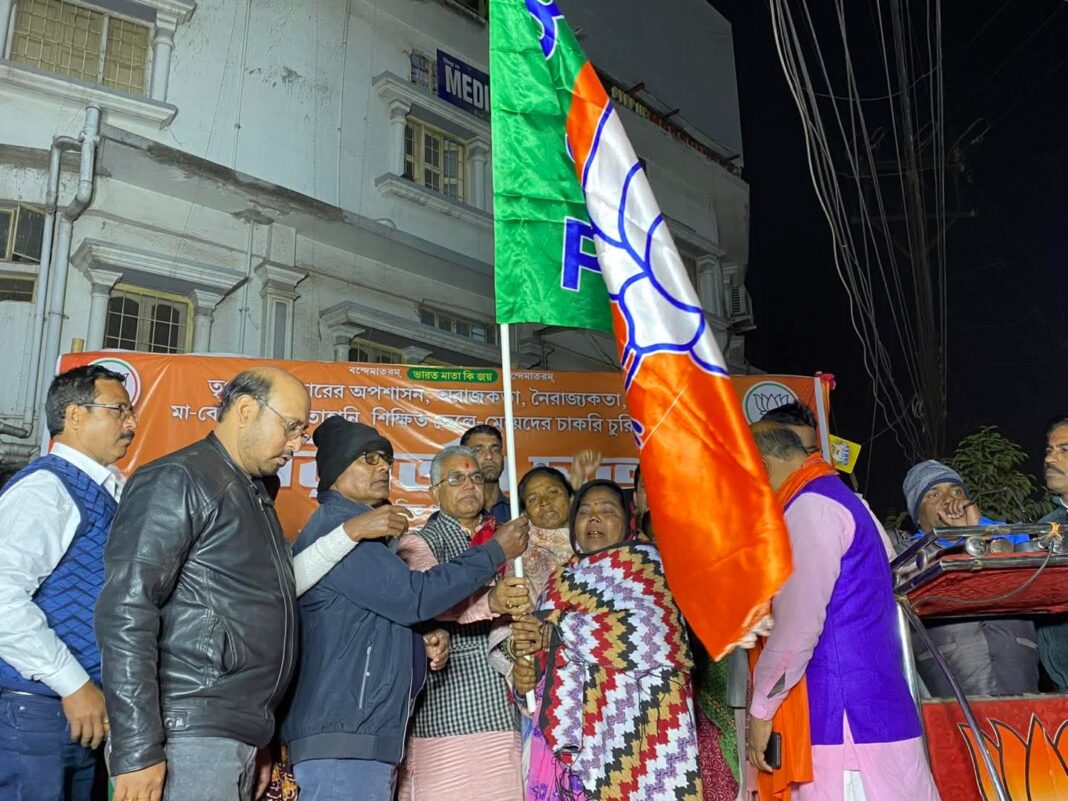 Bengal Political Shift तेज! मेदिनीपुर में 50 परिवार भाजपा में शामिल, बदलाव की लहर शुरू