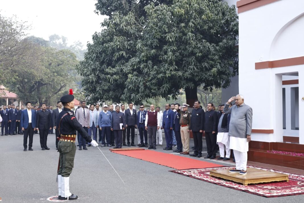 Republic Day Bihar: मुख्यमंत्री और उपमुख्यमंत्रियों ने आवास पर फहराया तिरंगा, दी शुभकामनाएं