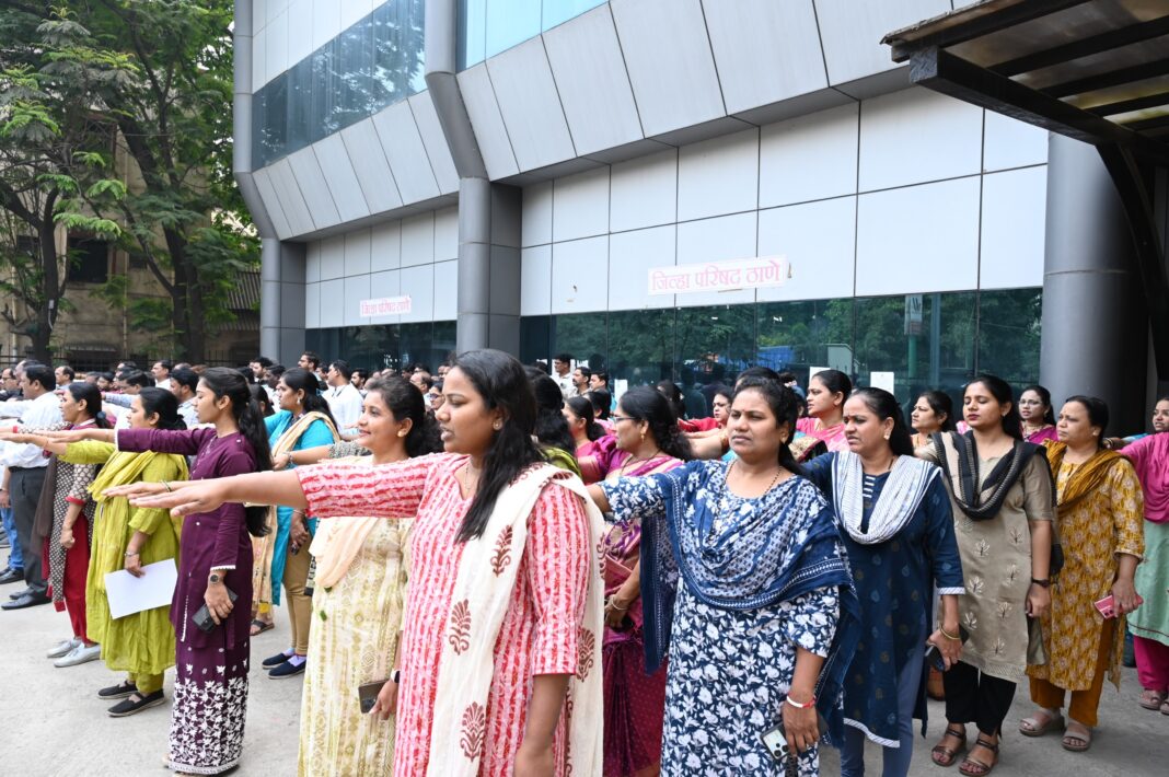 राष्ट्रीय मतदाता दिवस पर ठाणे जिला परिषद में लोकतंत्र के प्रति शपथ समारोह आयोजित