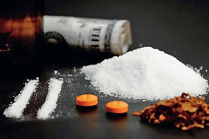 Murshidabad Heroin Factory Busted! घर की छत पर चल रहा था नशे का कारखाना, चार गिरफ्तार