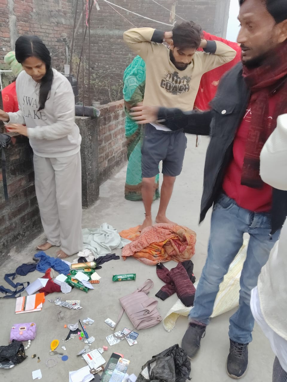 अररिया में चोरों का तांडव: घर और कपड़ा दुकान से दो लाख से अधिक की चोरी