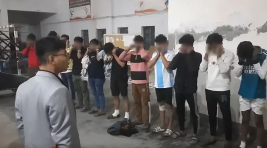 Bangladesh DU Controversy: डक्सू नेता का वायरल वीडियो, नाबालिगों से उठक-बैठक कराने पर मचा बवाल