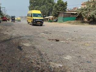 सालों से अधूरा पड़ा औरैया–फफूंद फोरलेन मार्ग, जर्जर सड़क से लोग परेशान