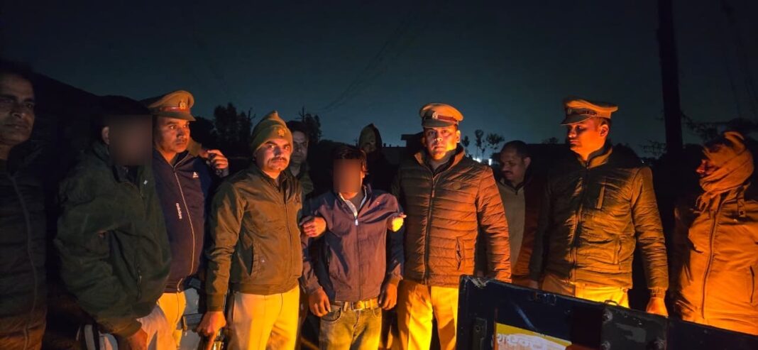 Firozabad Police Encounter: मुठभेड़ में दो वांछित चोर घायल, अवैध हथियार बरामद