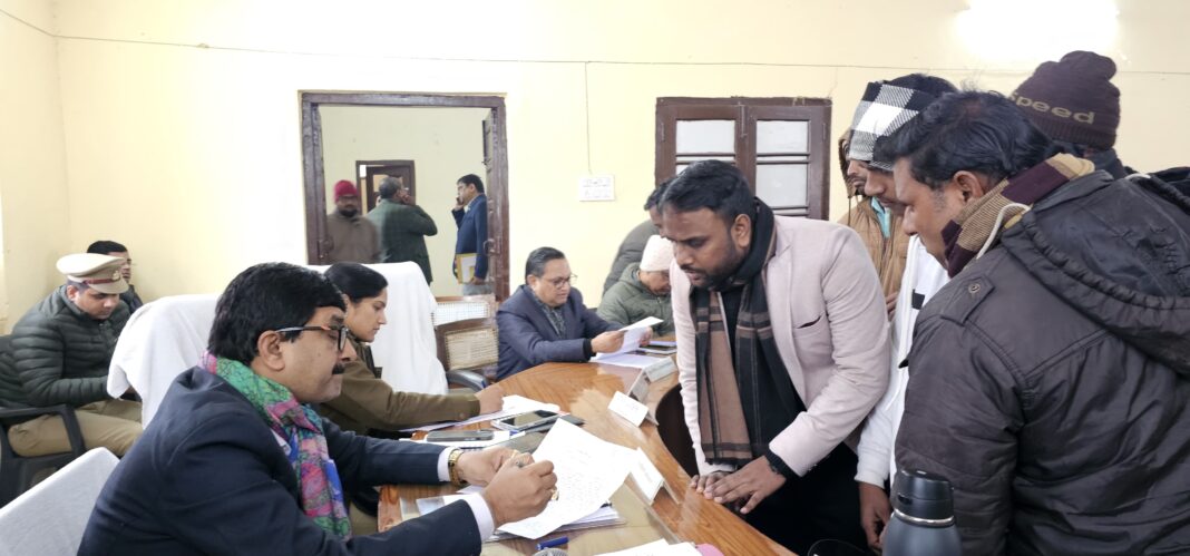 फर्रूखाबाद में सम्पूर्ण समाधान दिवस: 53 शिकायतें आईं, तीन का मौके पर निस्तारण