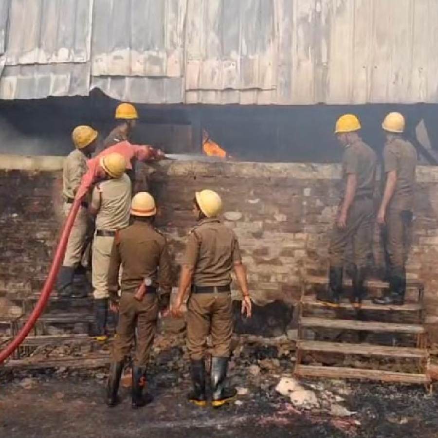 Kolkata Warehouse Fire: आनंदपुर अग्निकांड में मृतकों की संख्या 21, 27 अब भी लापता