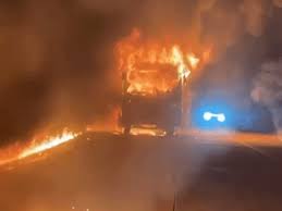 Raisen Bus Fire! चलती बस में लगी भीषण आग, सभी यात्री सुरक्षित