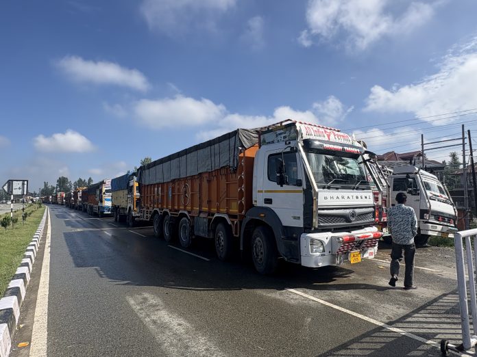 जम्मू-श्रीनगर राष्ट्रीय राजमार्ग दोनों तरफ से यातायात के लिए बहाल