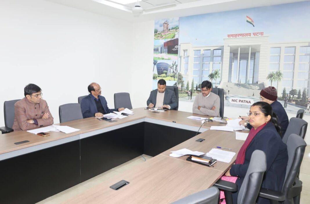 डीएम ने आरटीपीएस और लोक शिकायत मामलों की समीक्षा की, समयबद्ध निष्पादन के सख्त निर्देश