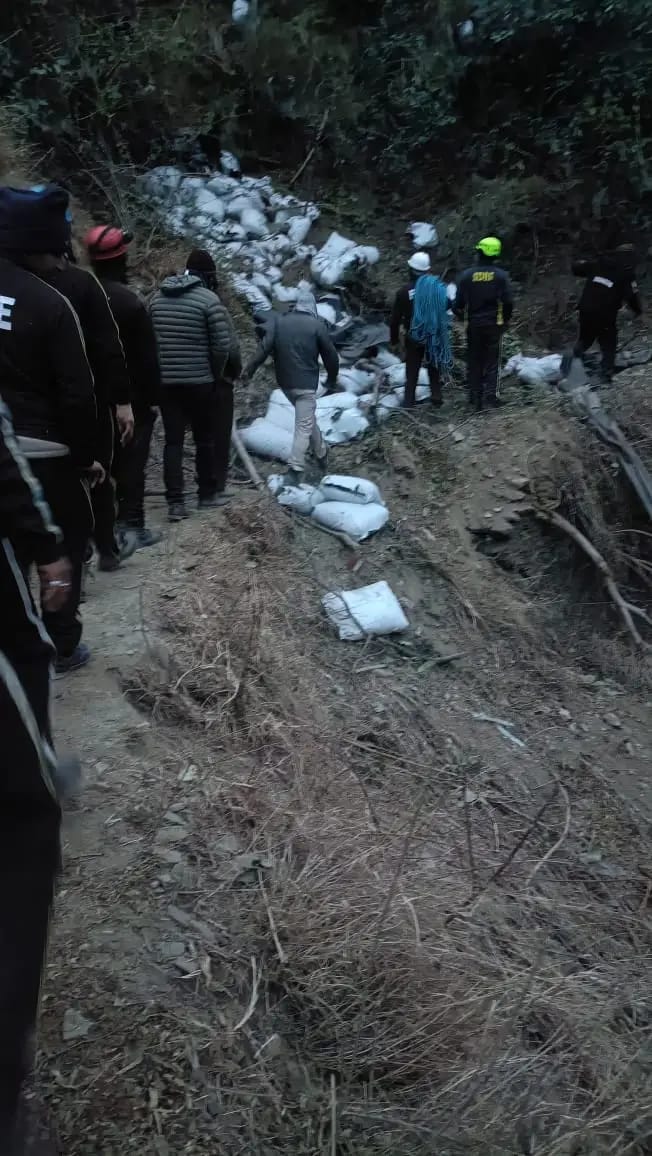 Yamunotri Highway Truck Accident: नौगांव में ट्रक दुर्घटनाग्रस्त, दो घायल