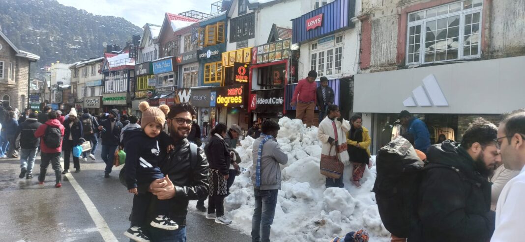 Himachal Snowfall Alert: हिमाचल में फिर तेज हिमपात, कुल्लू में स्कूल बंद, जनजीवन प्रभावित