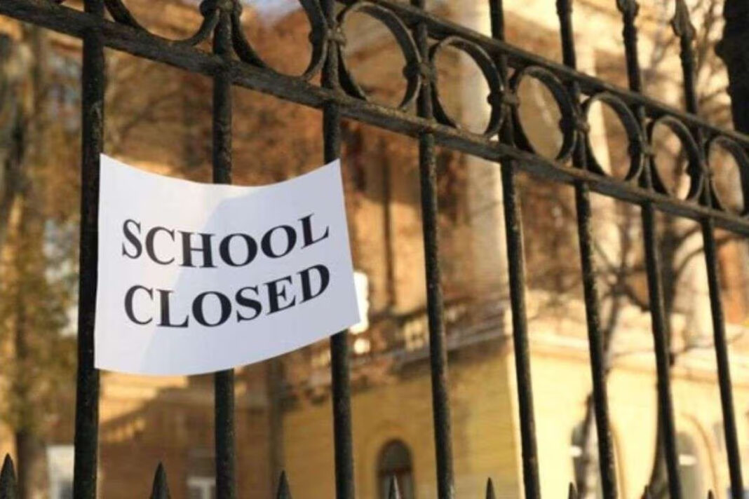 Saraswati Puja Holiday Row: पूजा से पहले छुट्टी पर भड़के अभिभावक और शिक्षक