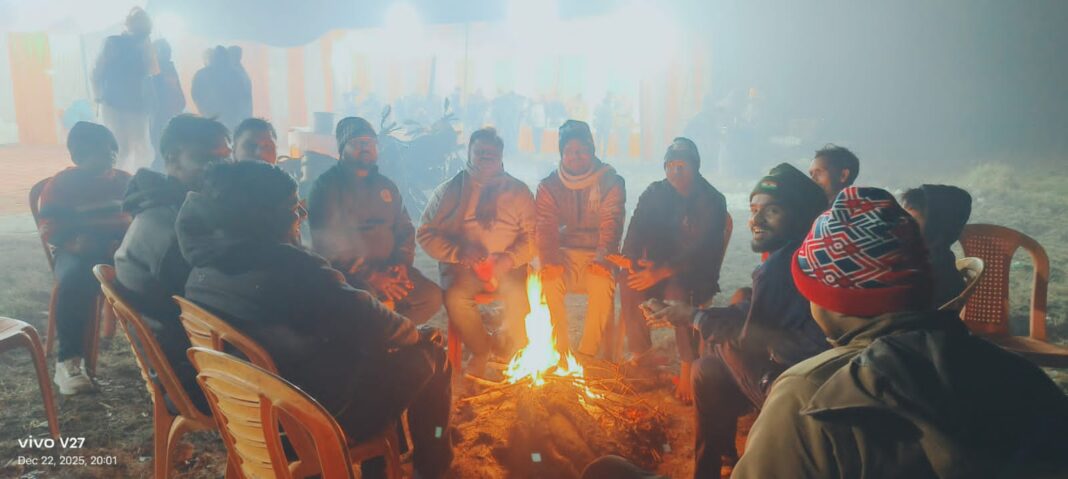 जौनपुर में तापमान 8 डिग्री पहुंचा, कड़ाके की ठंड से जनजीवन अस्त-व्यस्त