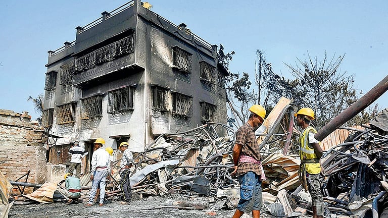 Anandpur Fire Tragedy: 8 शव बरामद, सरकार ने मृतकों के परिजनों को 10 लाख की मदद घोषित की