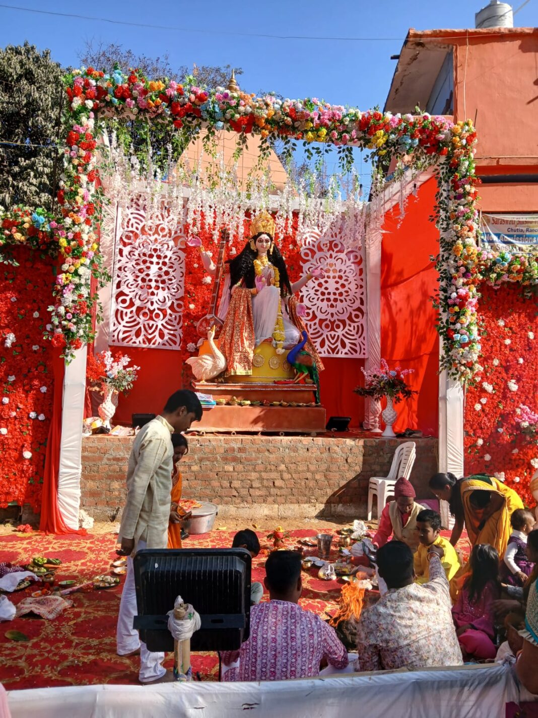 Ranchi Saraswati Puja 2026: स्कूलों और गलियों में मां सरस्वती की भव्य पूजा