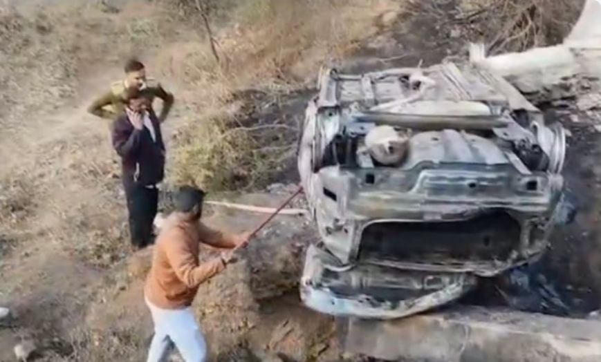 Rajkot Car Accident: पुल से गिरी कार में लगी आग, तीन लोगों की जिंदा जलकर मौत