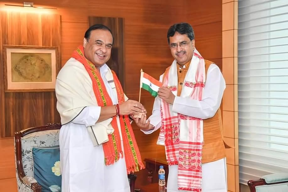 असम के मुख्यमंत्री हिमंत बिस्व सरमा ने त्रिपुरा के मुख्यमंत्री माणिक साहा को दीं जन्मदिन की शुभकामनाएं