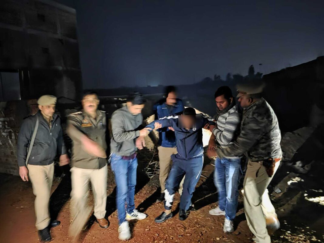 Firozabad Encounter: पुलिस बनकर ठगी करने वाला बदमाश मुठभेड़ में घायल, साथी सहित गिरफ्तार