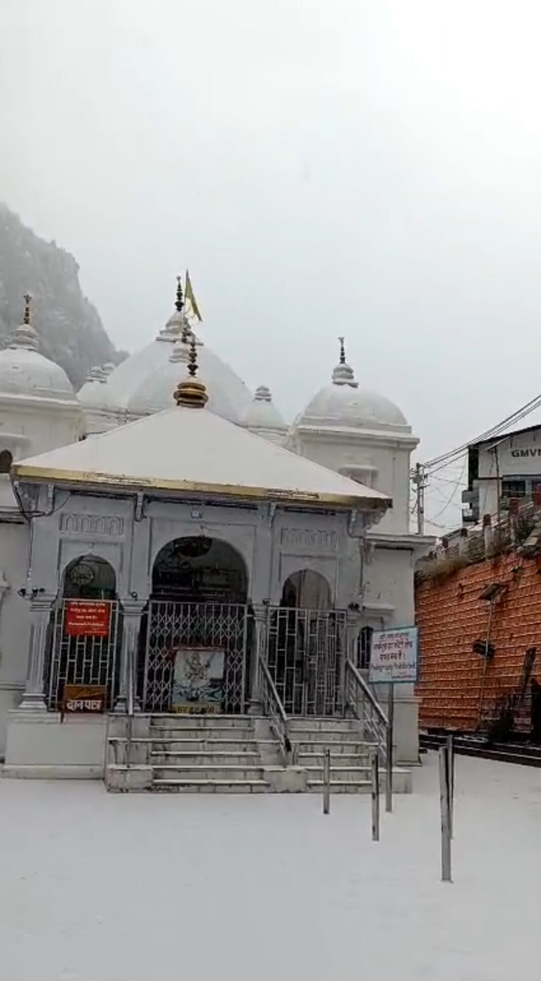 Uttarkashi Snowfall Update: गंगोत्री–यमुनोत्री में शुरू हुई बर्फबारी, सर्द मौसम ने ली करवट