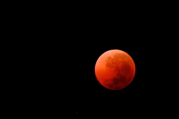 चूकिए मत! अभी नोट करें Full Moon Lunar Eclipse India Time