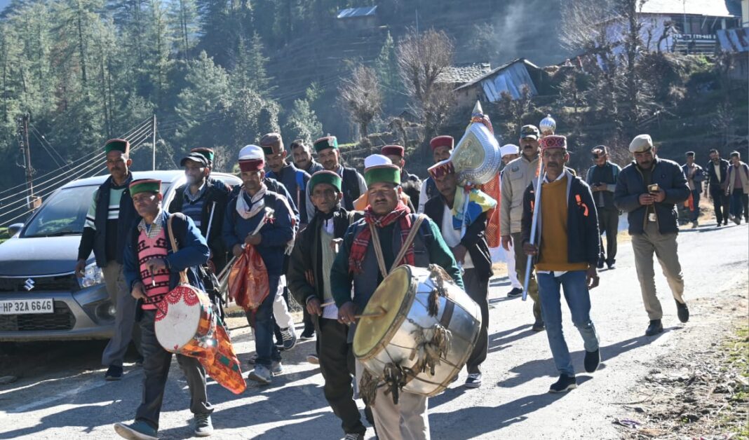 Kamrunag Mahashivratri Yatra 2026: गोत गांव से बड़ा देव का शुभ प्रस्थान, मंडी में होगा महामिलन