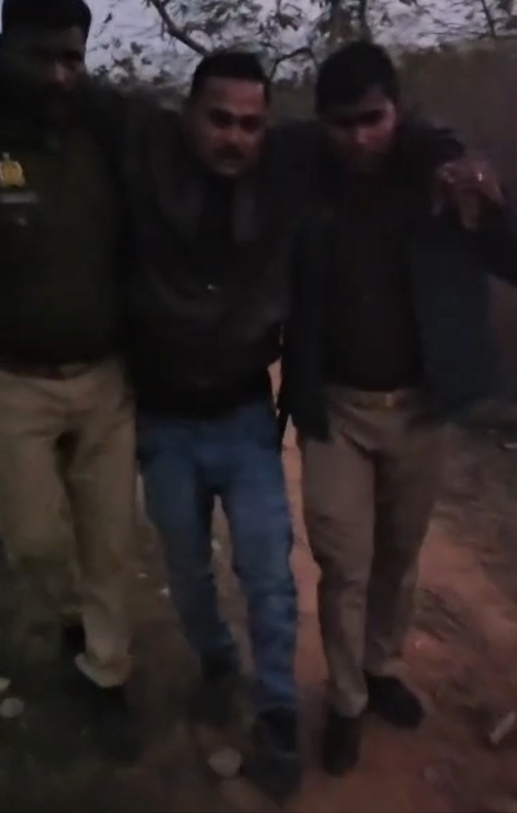 Mirzapur Police Encounter: 25 हजार का इनामी गौ-तस्कर गिरफ्तार, मुठभेड़ में लगी गोली