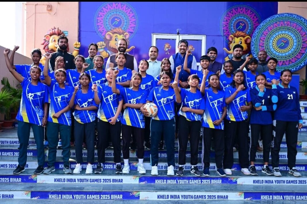 कोच नीतीश मिश्रा के नेतृत्व में बिहार सीनियर फुटबॉल टीम सिक्किम रवाना