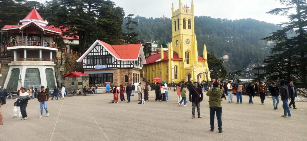 Himachal Snowfall Update: ऊंचे इलाकों में बर्फबारी, शिमला–मनाली में बादलों का डेरा