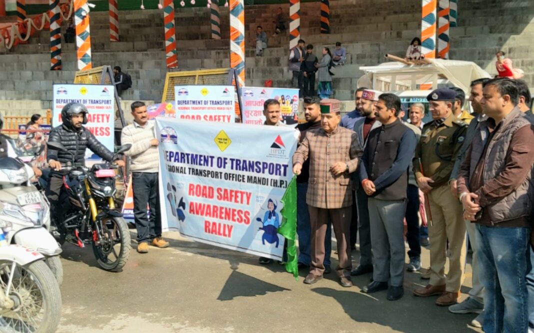 Mandi Road Safety Rally 2026 को मिली हरी झंडी! नियमों का पालन करने की अपील