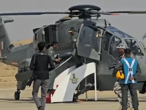 राष्ट्रपति द्रौपदी मुर्मु ने जैसलमेर में ‘प्रचंड’ हेलिकॉप्टर में भरी उड़ान, रचा इतिहास