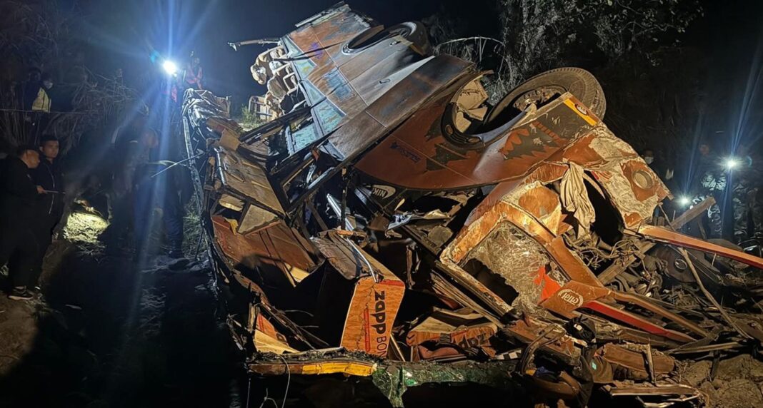 Nepal Bus Accident: त्रिशूली नदी में गिरी बस, 18 यात्रियों की मौत
