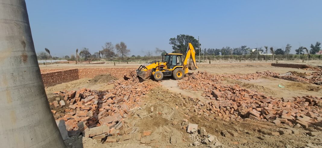 Baghpat Illegal Colony Action: 20 हजार वर्ग मीटर में चला बुलडोजर, खरीदने से पहले जांचें प्लॉट!