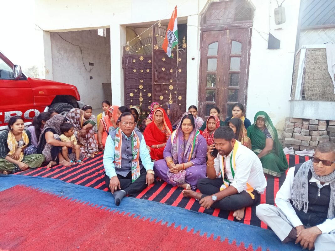 Auraiya Congress House Arrest! विधानसभा घेराव से पहले नेताओं को रोका, जिलाध्यक्ष धरने पर