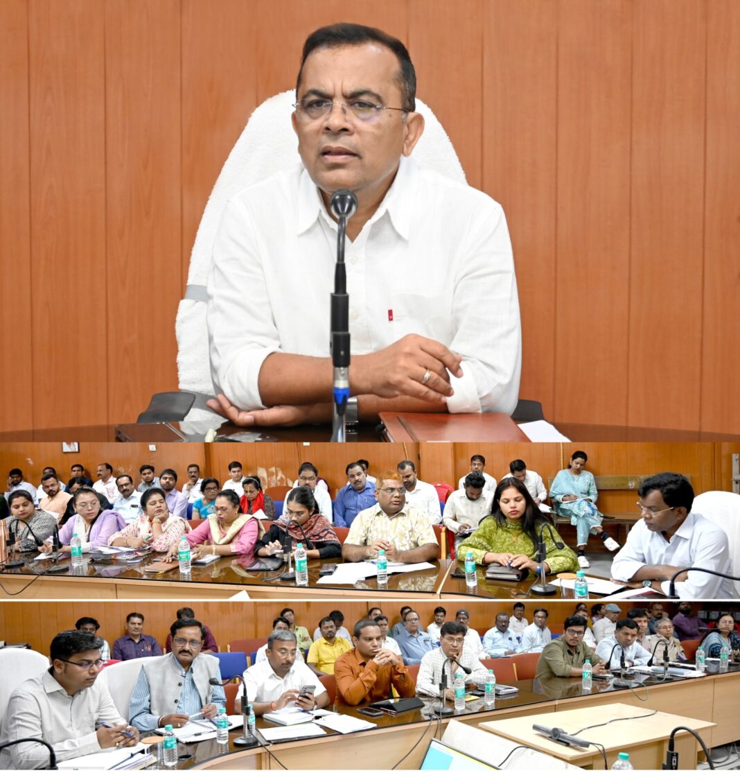 Janjgir Champa Review Meeting में सख्ती! लंबित मामलों के त्वरित निराकरण के निर्देश