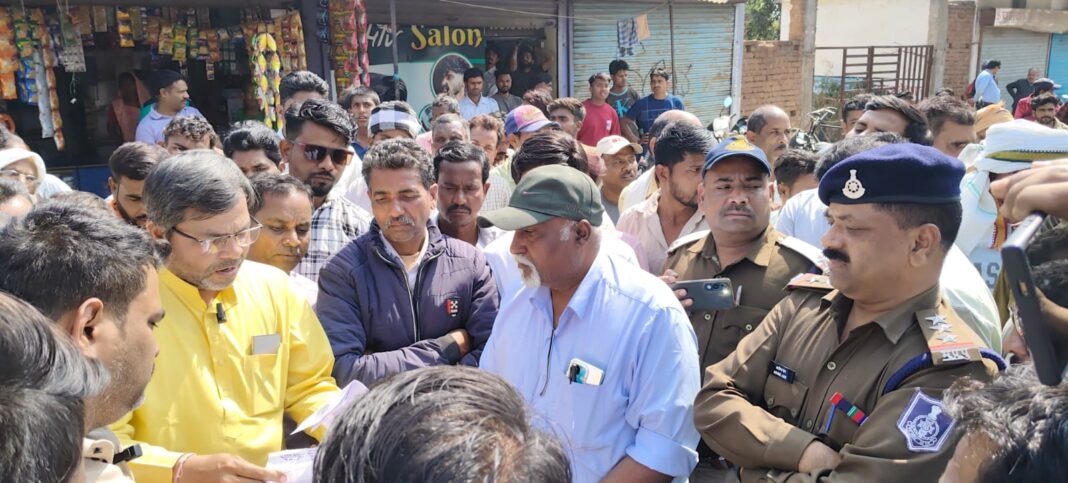 Anuppur Road Accident: शादी का कार्ड बांटकर लौट रहे पिता की मौत, मुआवजे की मांग पर चक्का जाम