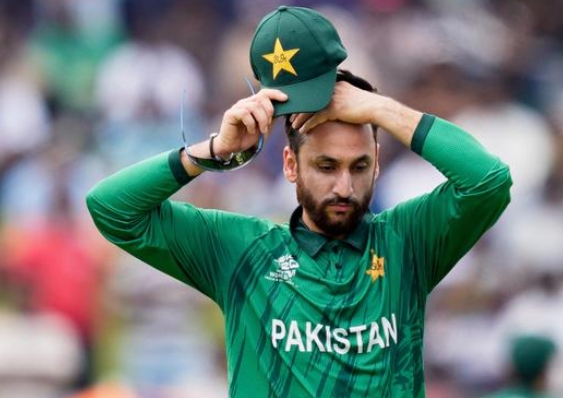 इंग्लैंड की जीत से पाकिस्तान की उम्मीदें जिंदा, सेमीफाइनल की राह अभी बाकी