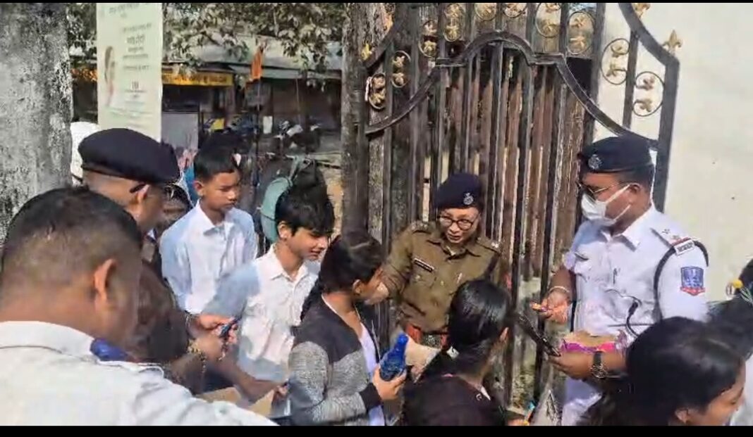 Siliguri Madhyamik Exam 2026: निर्विघ्न शुरू हुई माध्यमिक परीक्षा, छात्रों में दिखा उत्साह