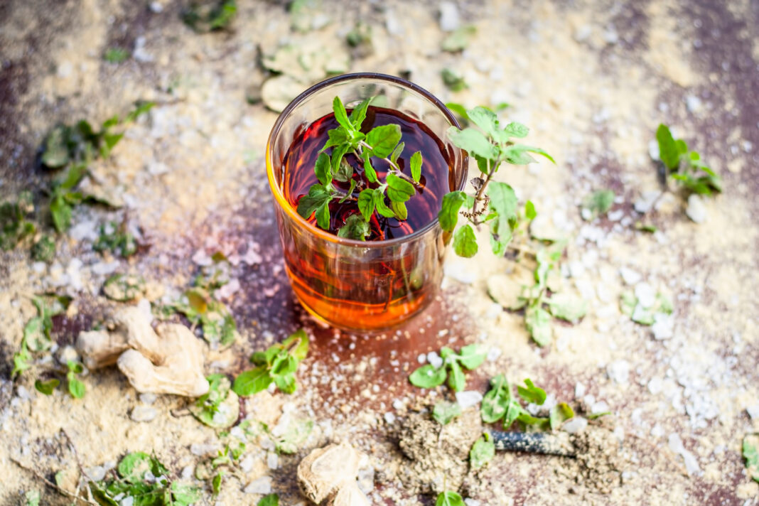 खांसी, जुकाम और सीने में जमी बलगम, दवाइयों से पहले आज़माइए आयुर्वेद का ये देसी नुस्खा