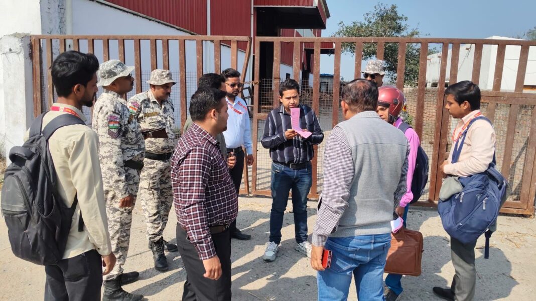 Bareilly Property Tax Recovery Drive! 17 दुकानें सील, 12.89 लाख की मौके पर वसूली