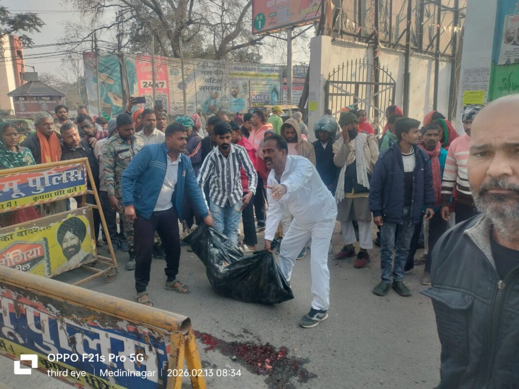 Palamu Road Accident Tragedy! गैस सिलेंडर ट्रक की चपेट में आए व्यक्ति की मौत