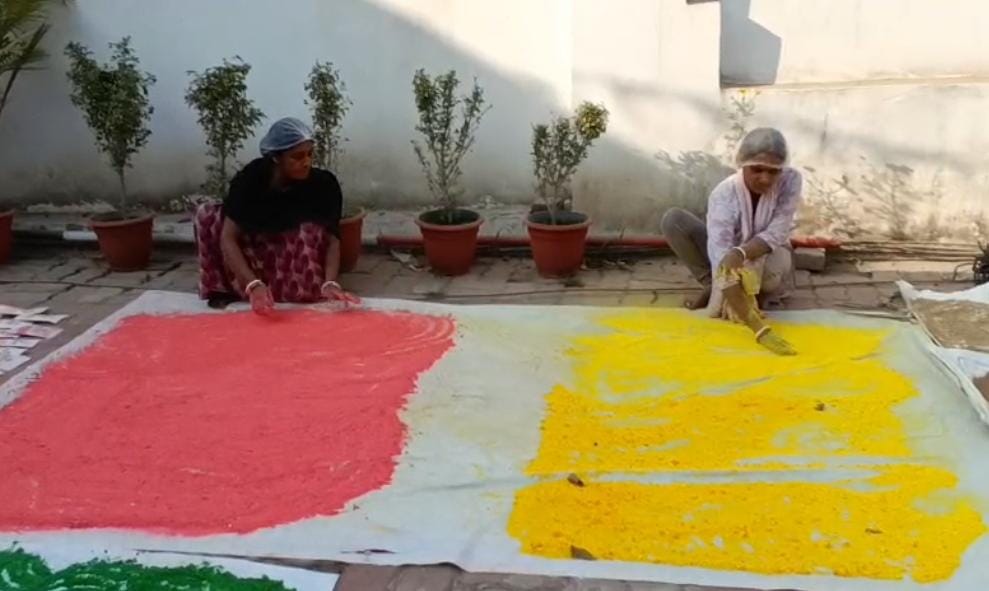 Natural Gulal से मनाएं सुरक्षित होली! भागलपुर की महिलाओं की अनोखी पहल जानिए
