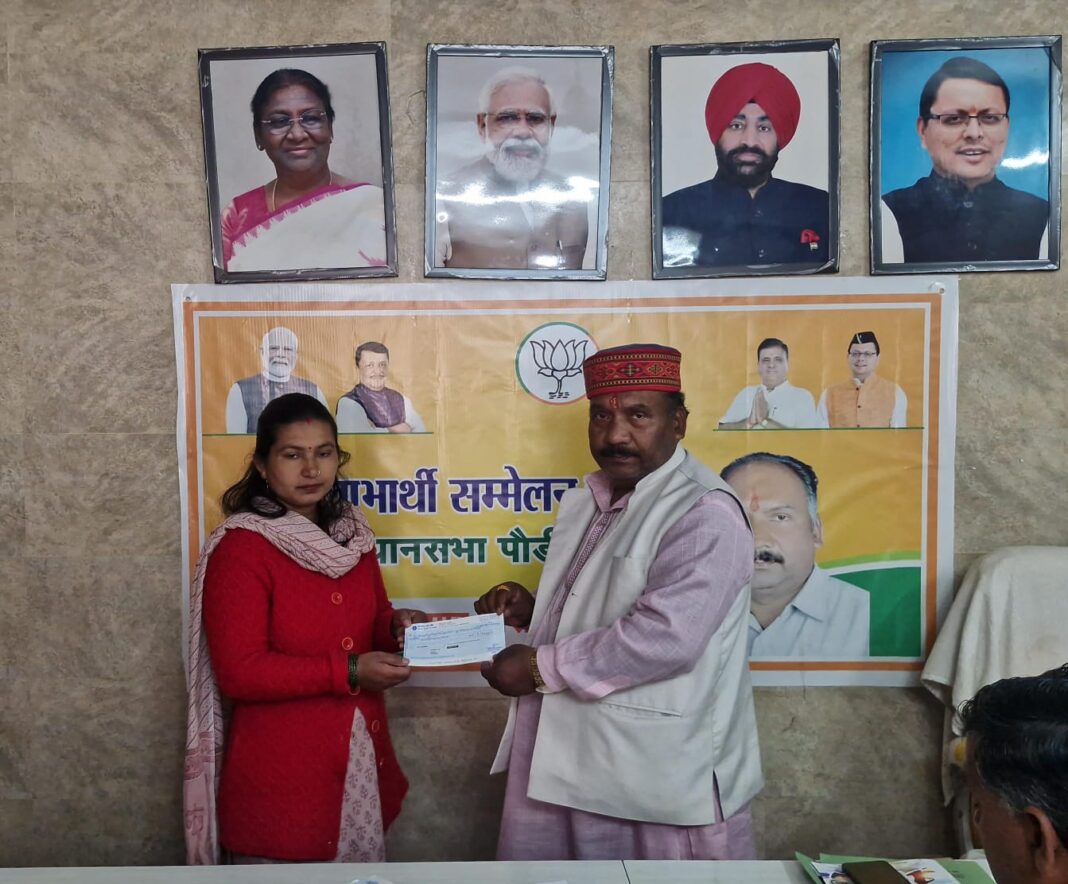 लाभार्थी सम्मेलन में विधायक राजकुमार पोरी ने बांटे आर्थिक सहायता के चेक