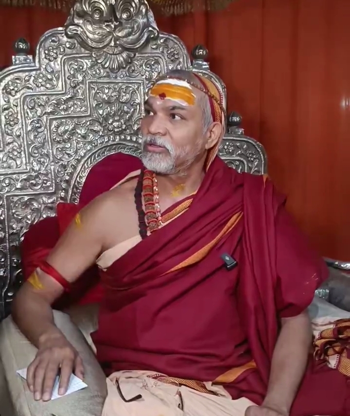 VIP Ghat Controversy! अविमुक्तेश्वरानंद का बड़ा बयान, योगी सरकार पर साधा निशाना